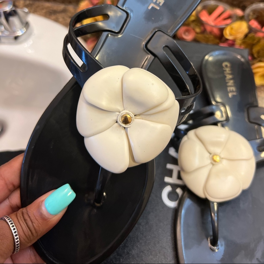 Chanel flops